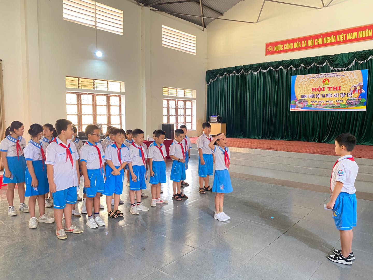LIÊN ĐỘI TRƯỜNG TIỂU HỌC ĐÔNG VĨNH TỔ CHỨC HỘI THI NGHI THỨC ĐỘI CHO KHỐI 4- 5