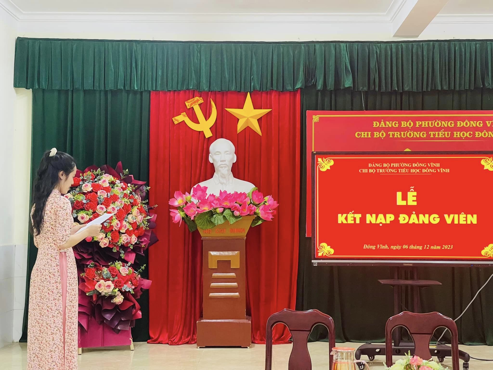 HỘI NGHỊ TỔNG KẾT ĐẢNG VÀ KẾT NẠP ĐẢNG VIÊN MỚI